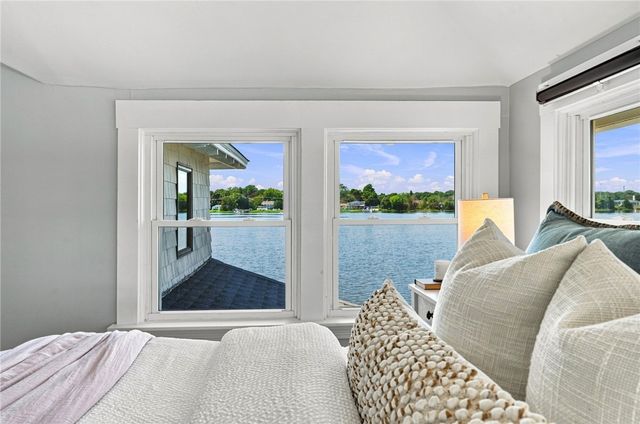 32 King Philip Avenue, Barrington, RI 02806