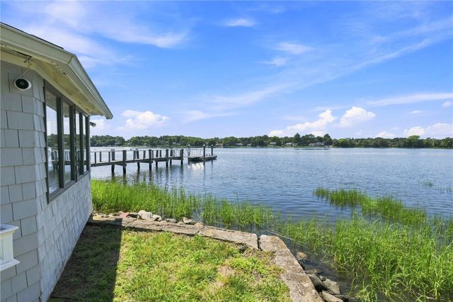 32 King Philip Avenue, Barrington, RI 02806