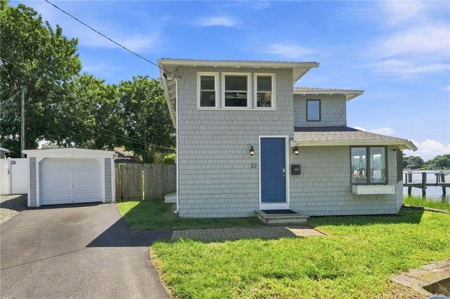 32 King Philip Avenue, Barrington, RI 02806