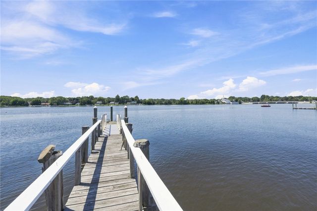 32 King Philip Avenue, Barrington, RI 02806