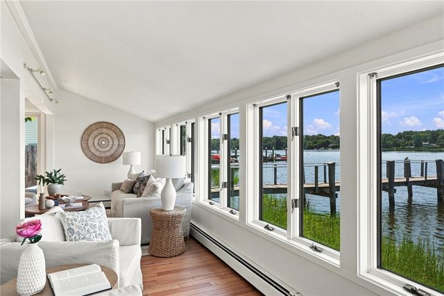 32 King Philip Avenue, Barrington, RI 02806