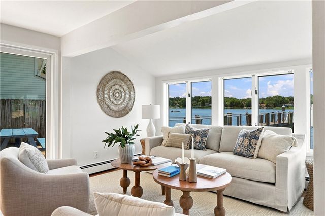 32 King Philip Avenue, Barrington, RI 02806