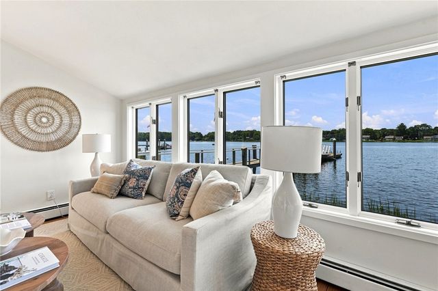 32 King Philip Avenue, Barrington, RI 02806