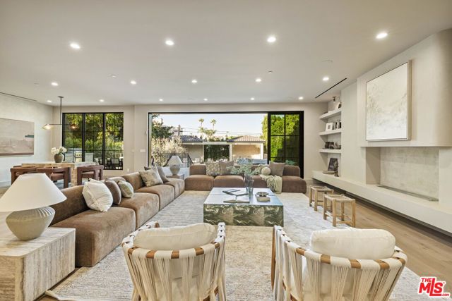 14273 Greenleaf Street, Los Angeles, CA 91423