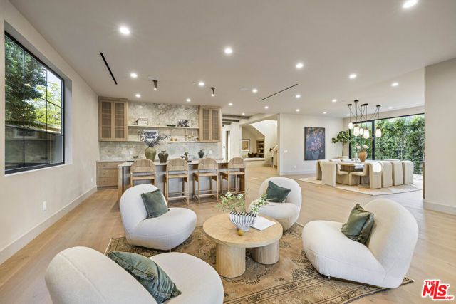 14273 Greenleaf Street, Los Angeles, CA 91423