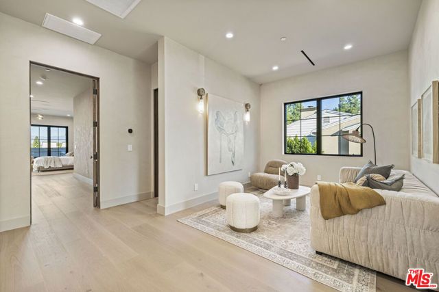 14273 Greenleaf Street, Los Angeles, CA 91423