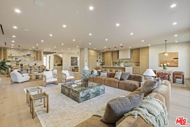 14273 Greenleaf Street, Los Angeles, CA 91423