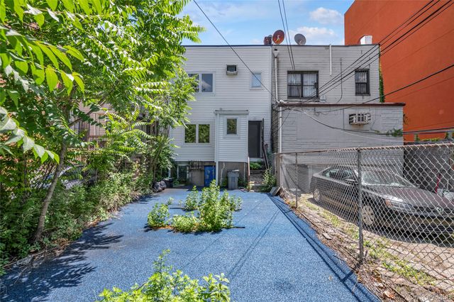 67-05 Roosevelt Avenue, Woodside, NY 11377
