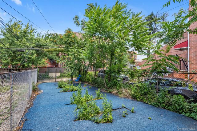 67-05 Roosevelt Avenue, Woodside, NY 11377