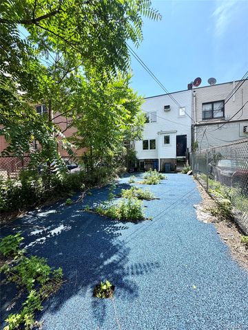 67-05 Roosevelt Avenue, Woodside, NY 11377