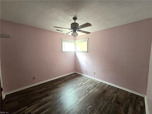 4721 Lonewillow LN, Virginia Beach, VA 23455
