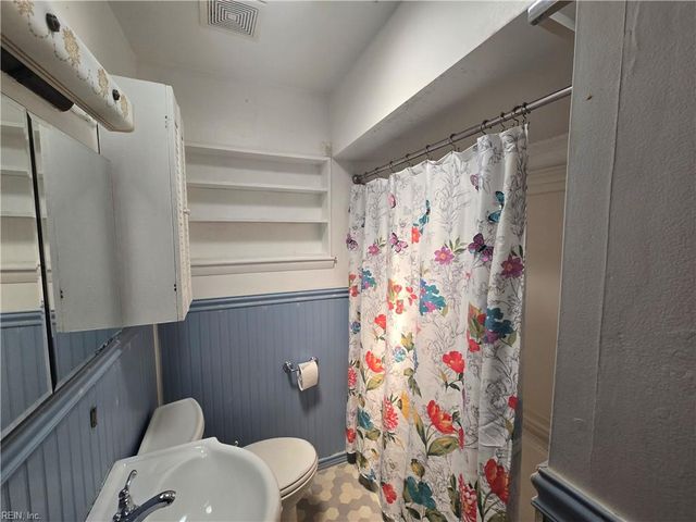 4721 Lonewillow LN, Virginia Beach, VA 23455