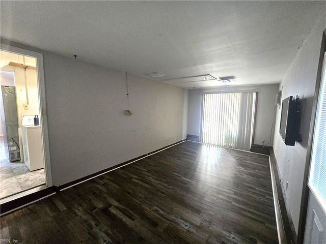 4721 Lonewillow LN, Virginia Beach, VA 23455