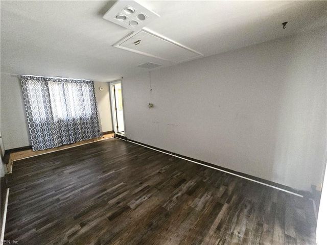 4721 Lonewillow LN, Virginia Beach, VA 23455