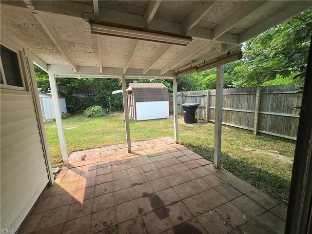 4721 Lonewillow LN, Virginia Beach, VA 23455
