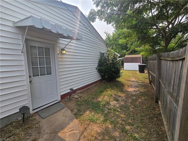 4721 Lonewillow LN, Virginia Beach, VA 23455