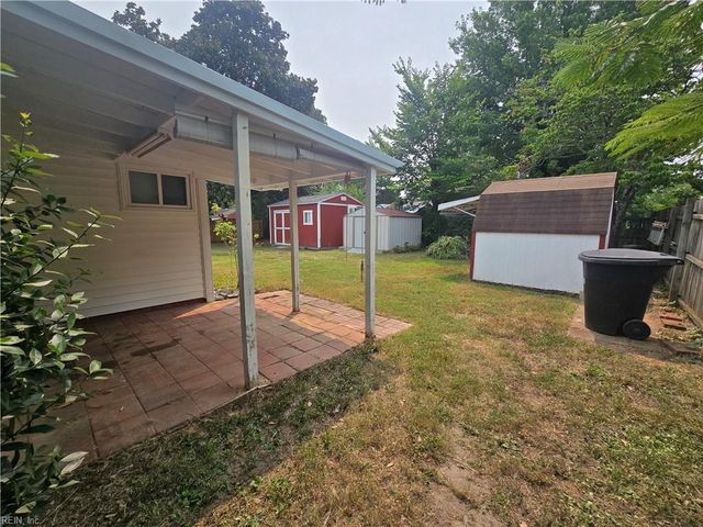 4721 Lonewillow LN, Virginia Beach, VA 23455