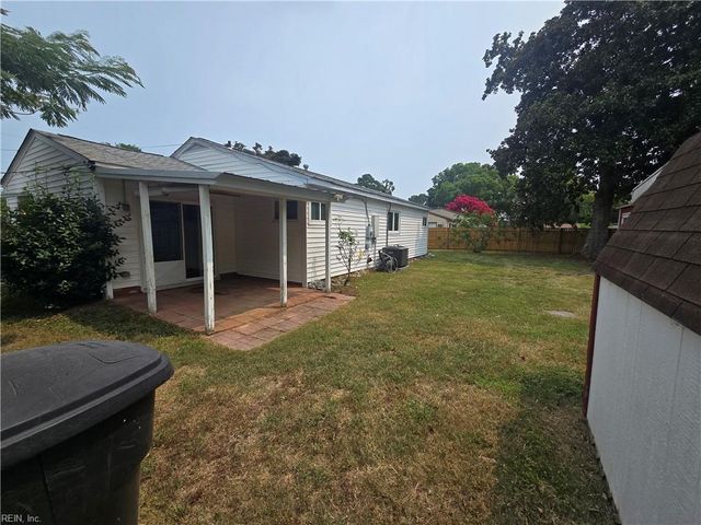 4721 Lonewillow LN, Virginia Beach, VA 23455