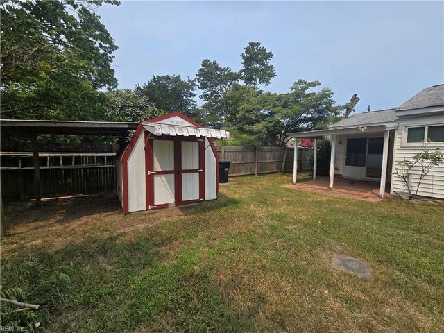 4721 Lonewillow LN, Virginia Beach, VA 23455