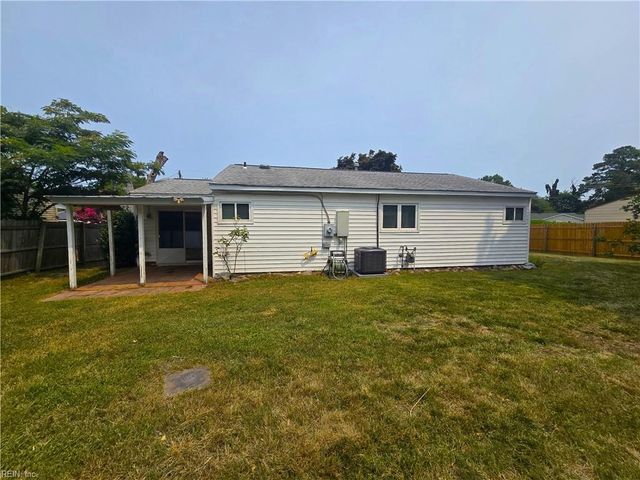 4721 Lonewillow LN, Virginia Beach, VA 23455
