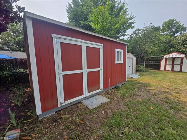 4721 Lonewillow LN, Virginia Beach, VA 23455