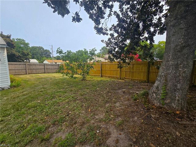 4721 Lonewillow LN, Virginia Beach, VA 23455