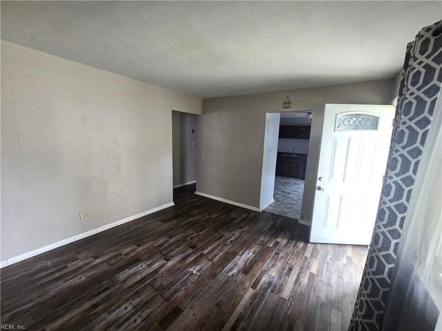 4721 Lonewillow LN, Virginia Beach, VA 23455
