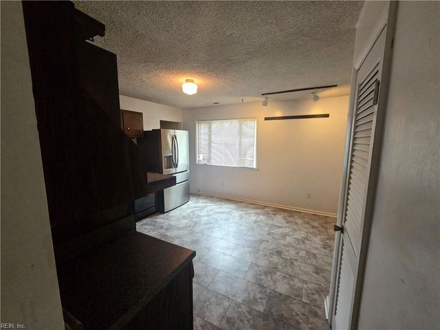 4721 Lonewillow LN, Virginia Beach, VA 23455