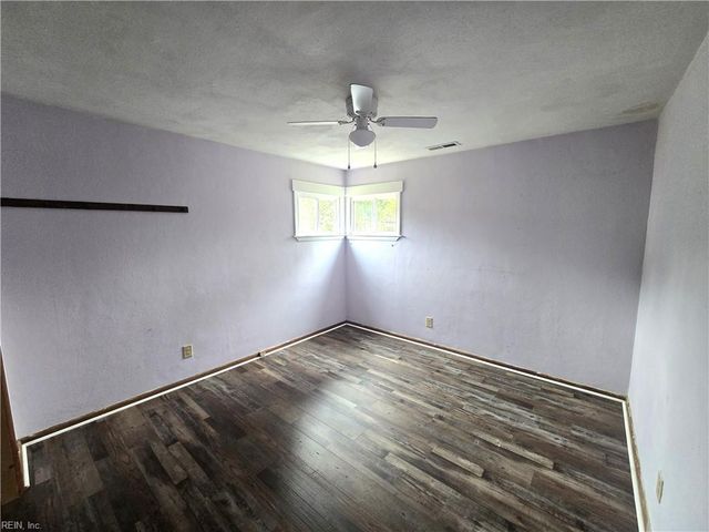 4721 Lonewillow LN, Virginia Beach, VA 23455