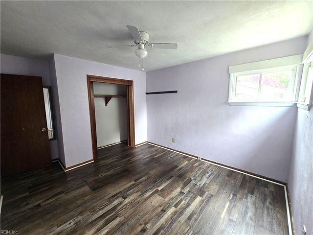 4721 Lonewillow LN, Virginia Beach, VA 23455