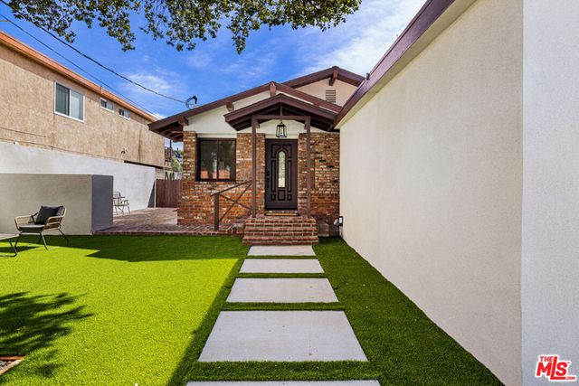 238 Thorne Street, Los Angeles, CA 90042