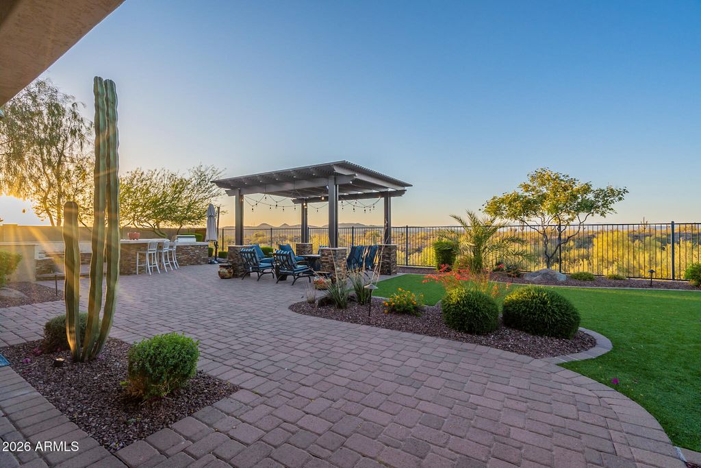 9934 W WHITE FEATHER Lane, Peoria, AZ 85383 — photo 5
