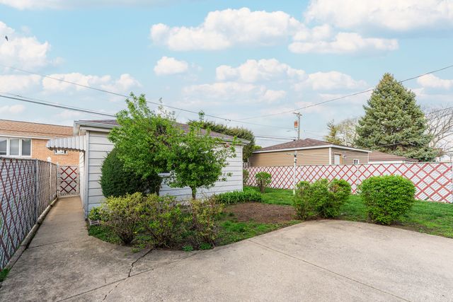 9134 Chestnut Avenue, Franklin Park, IL 60131