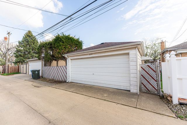 9134 Chestnut Avenue, Franklin Park, IL 60131