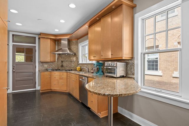 1215 N Linden Avenue, Oak Park, IL 60302