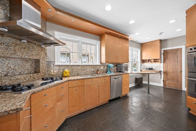 1215 N Linden Avenue, Oak Park, IL 60302