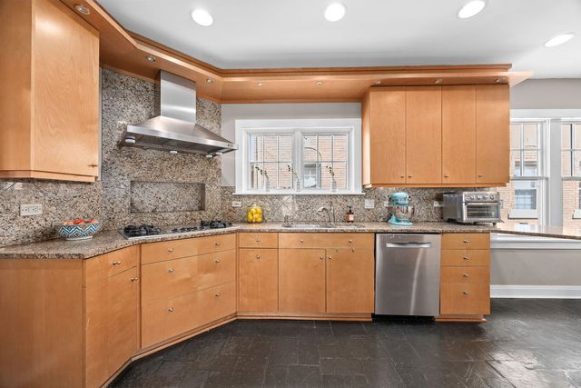 1215 N Linden Avenue, Oak Park, IL 60302