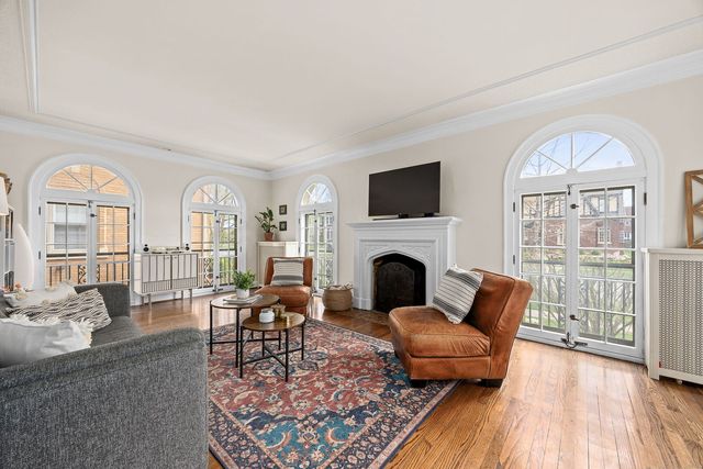 1215 N Linden Avenue, Oak Park, IL 60302