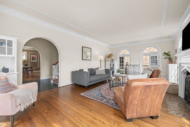 1215 N Linden Avenue, Oak Park, IL 60302