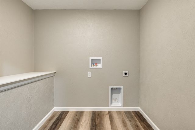 4820 Briarwood Lane, Fort Worth, TX 76103