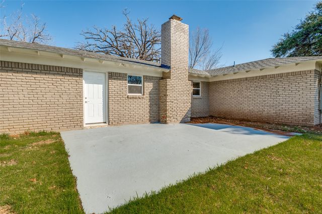4820 Briarwood Lane, Fort Worth, TX 76103