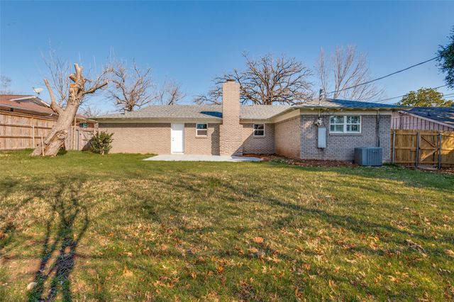 4820 Briarwood Lane, Fort Worth, TX 76103