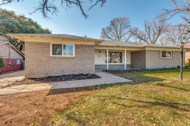 4820 Briarwood Lane, Fort Worth, TX 76103