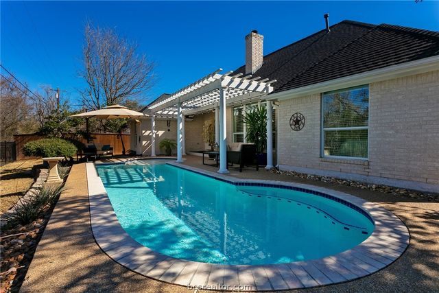 9223 Brookwater Circle, College Station, TX 77845