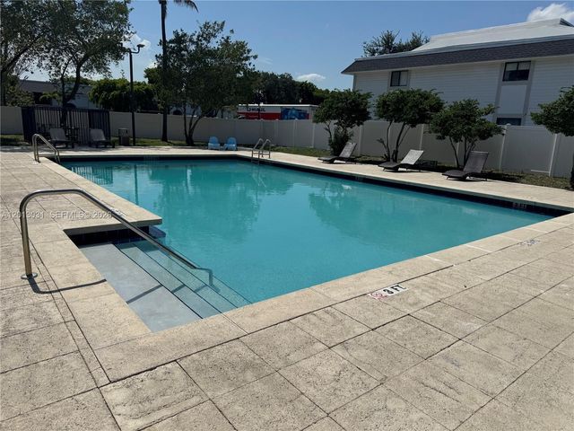 6195 NW 186th St 208, Hialeah, FL 33015