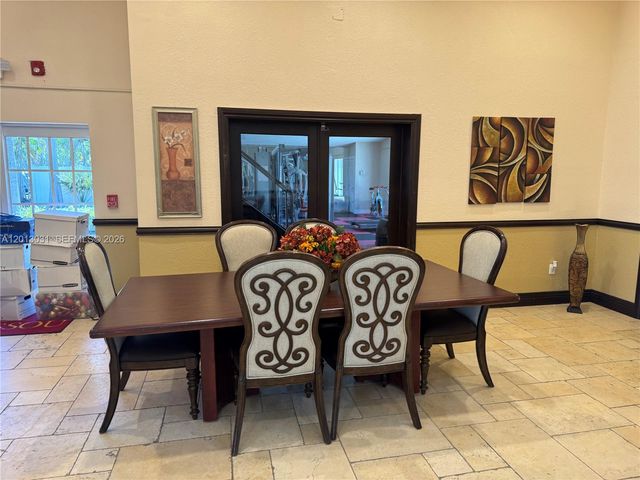 6195 NW 186th St 208, Hialeah, FL 33015