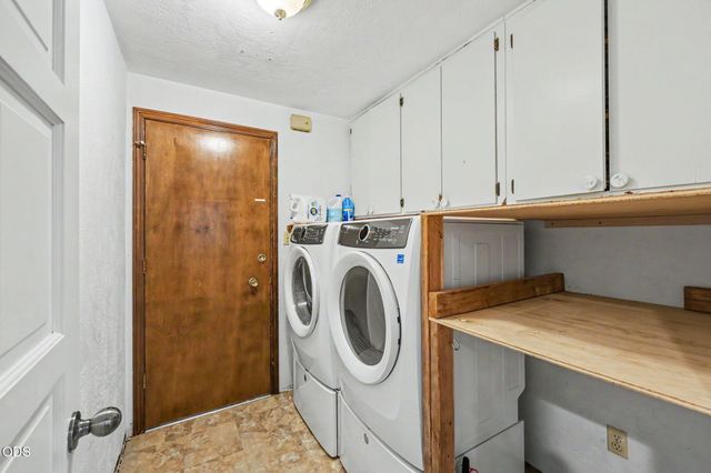 1448 N Keene Way Drive, Medford, OR 97504