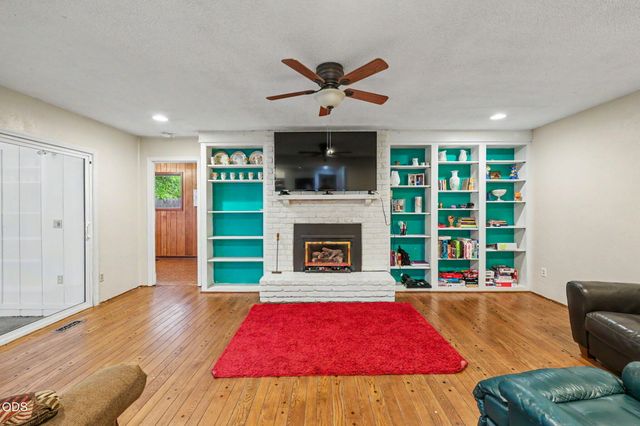 1448 N Keene Way Drive, Medford, OR 97504