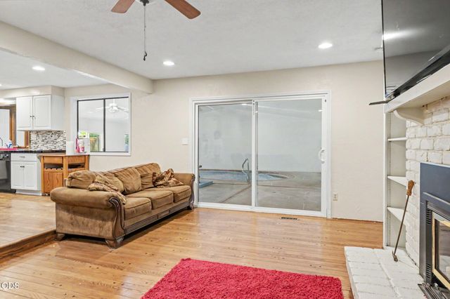1448 N Keene Way Drive, Medford, OR 97504