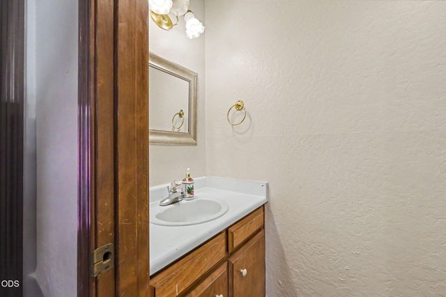 1448 N Keene Way Drive, Medford, OR 97504